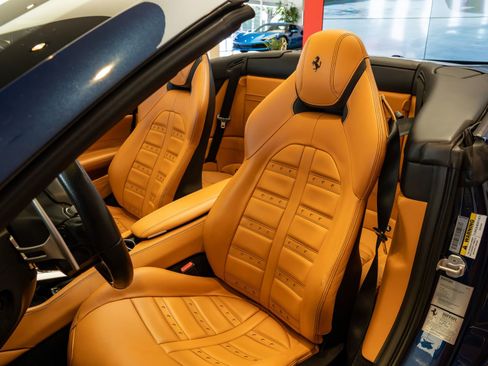 Used 2016 Ferrari California T RWD image 11