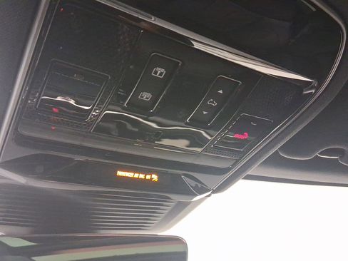 Used 2025 Land Rover Range Rover Sport SE image 28