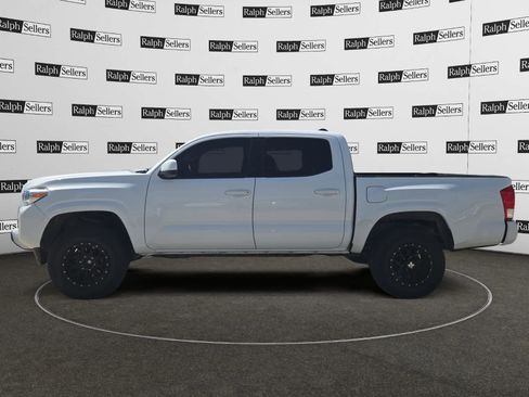 Used 2017 Toyota Tacoma SR w/ SR Convenience Package image 3