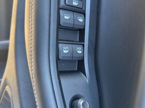 New 2025 Jeep Grand Cherokee L Laredo image 9