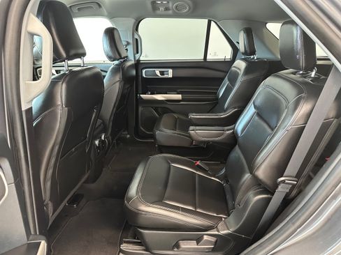 Used 2022 Ford Explorer XLT w/ Equipment Group 202A image 13