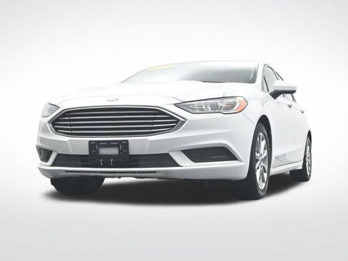 Used 2017 Ford Fusion SE w/ Fusion SE Technology Package FWD image 33