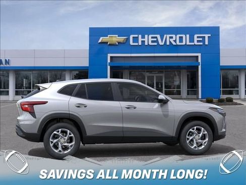 New 2026 Chevrolet Trax LS w/ LS Convenience Package FWD image 5