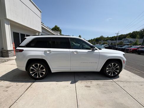 Used 2023 Jeep Grand Cherokee Overland AWD/4WD image 6