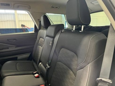 Used 2024 Nissan Pathfinder SV AWD/4WD image 18