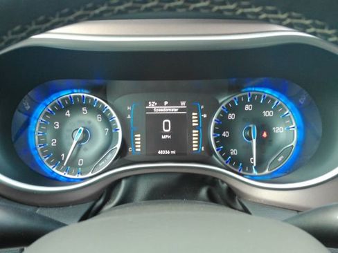 Used 2023 Chrysler Voyager LX image 39