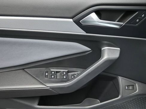 Used 2025 Volkswagen Jetta SE image 15