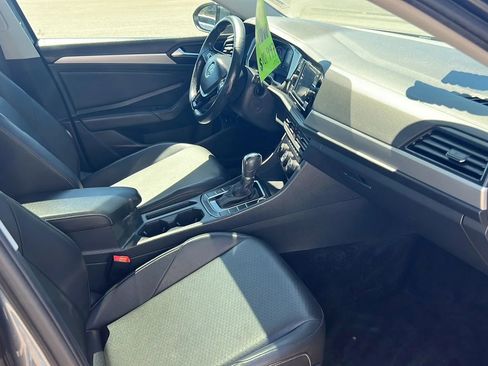 Used 2019 Volkswagen Jetta SE w/ Cold Weather Package FWD image 5