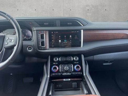 Certified 2024 GMC Yukon Denali Ultimate image 3