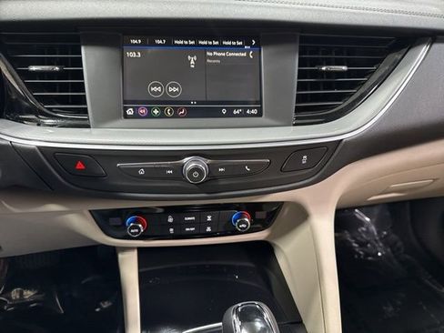 Used 2020 Buick Regal Preferred image 17