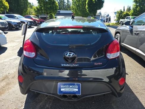 Used 2015 Hyundai Veloster Turbo FWD image 3