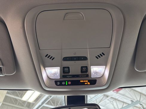 Used 2020 Buick Enclave Essence w/ Sport Touring Edition image 25