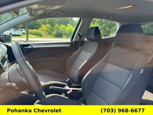 Used 2012 Volkswagen Golf 2-Door FWD image 17
