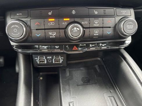 Used 2022 Dodge Durango R/T w/ Blacktop Package RWD image 39