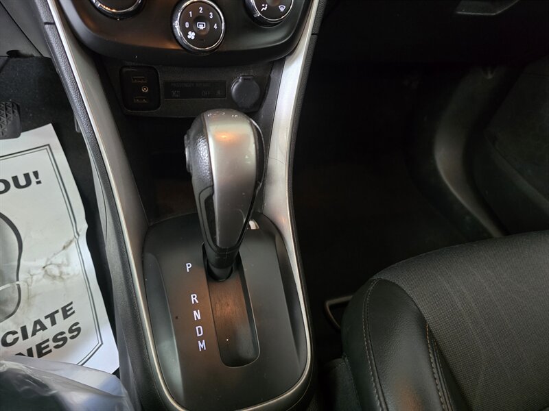 Used 2020 Chevrolet Trax LT w/ LT Convenience Package FWD image 19