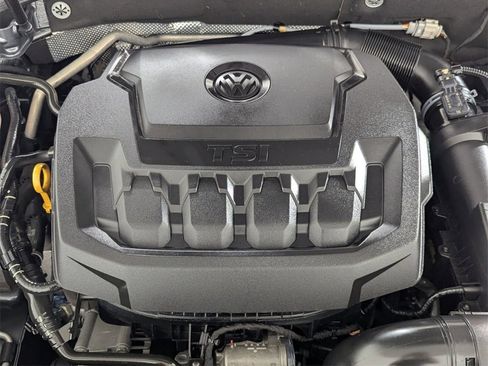 Used 2018 Volkswagen Passat 2.0T SEL Premium image 10