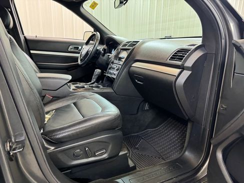 Used 2017 Ford Explorer XLT w/ Equipment Group 202A image 27