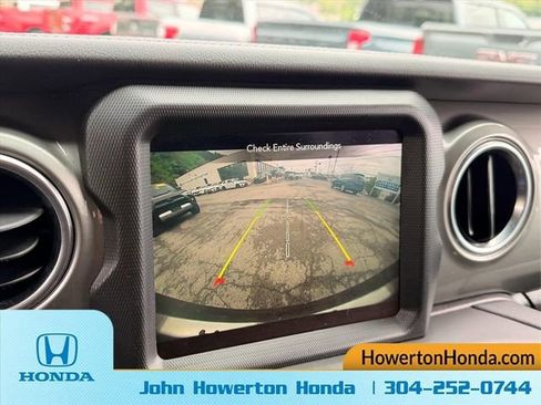 Used 2023 Jeep Wrangler Unlimited Sahara AWD/4WD image 25