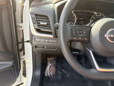 Certified 2023 Nissan Rogue SV image 12