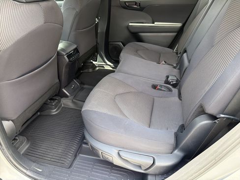 Certified 2024 Toyota Highlander LE AWD/4WD image 29