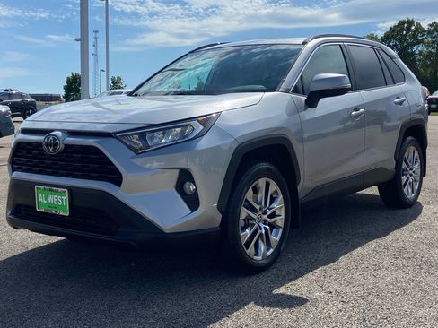 Used 2021 Toyota RAV4 XLE Premium AWD/4WD image 9