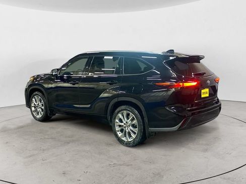 Used 2024 Toyota Highlander Limited AWD/4WD image 7