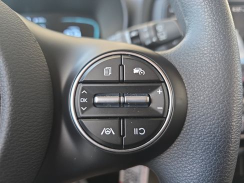 Used 2025 Kia Soul LX w/ LX Technology Package FWD image 23