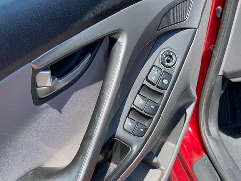 Used 2015 Hyundai Elantra SE w/ Option Group 02 FWD image 11
