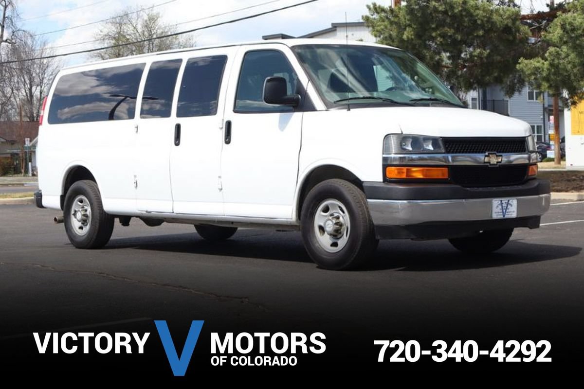 Used 2017 Chevrolet Express 3500 LT RWD image 1