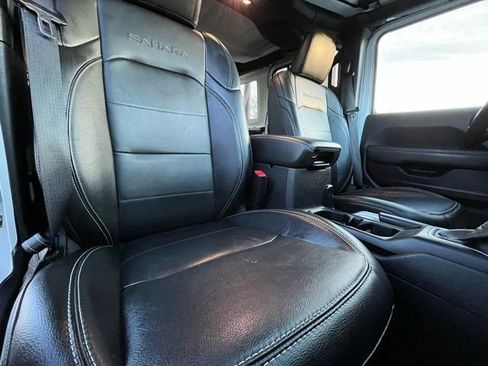 Used 2020 Jeep Wrangler Unlimited Sahara image 31