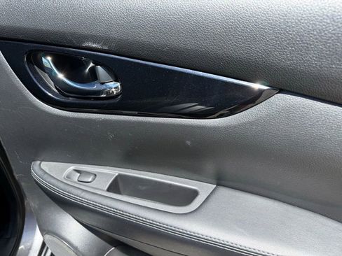 Used 2020 Nissan Rogue Sport SV FWD image 37