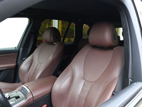 Used 2022 BMW X5 xDrive40i w/ M Sport Package image 14