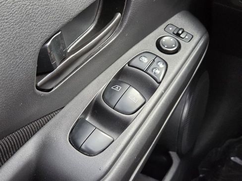 Used 2021 Nissan Kicks S image 21