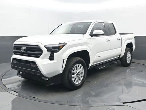 Used 2025 Toyota Tacoma SR5 AWD/4WD image 21