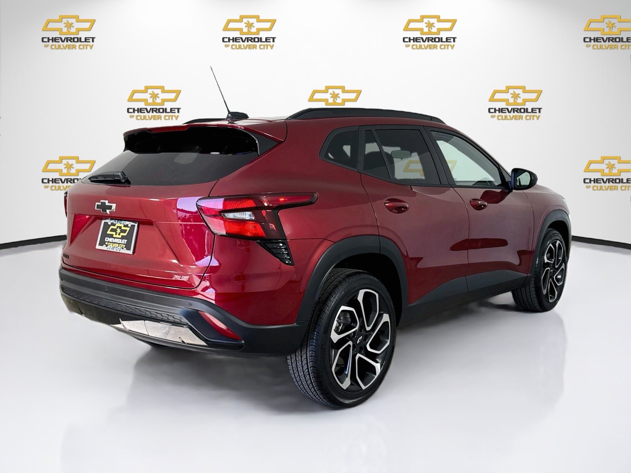 Used 2025 Chevrolet Trax RS w/ Sunroof Package FWD image 8