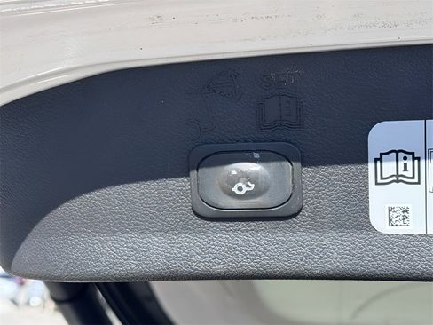 Used 2018 Ford Escape Titanium image 36