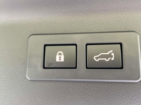 Used 2025 Subaru Forester Sport image 11