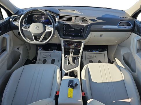 Used 2024 Volkswagen Tiguan SE image 11