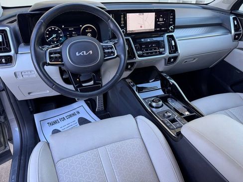 Used 2023 Kia Sorento SX Prestige AWD/4WD image 2