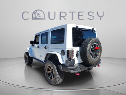 Used 2016 Jeep Wrangler Unlimited Rubicon AWD/4WD image 2