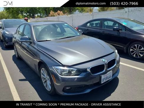 Used 2017 BMW 320i Sedan RWD image 3