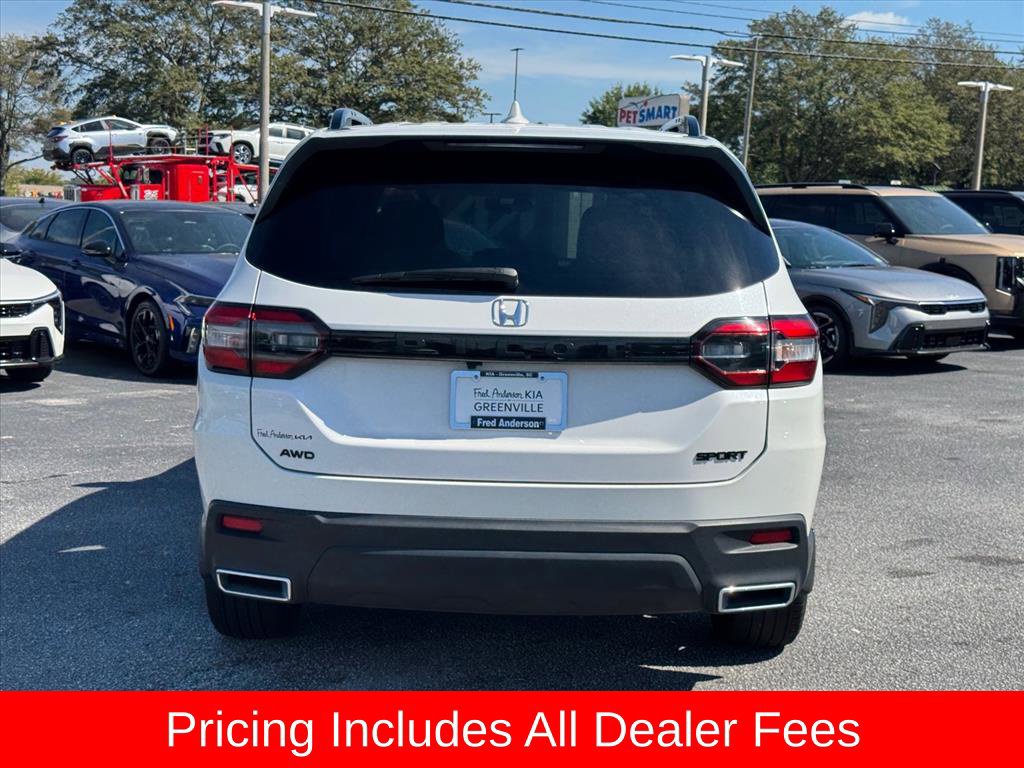 Used 2025 Honda Pilot Sport image 4