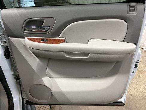 Used 2007 Chevrolet Avalanche LTZ w/ LTZ Preferred Equipment Group image 24