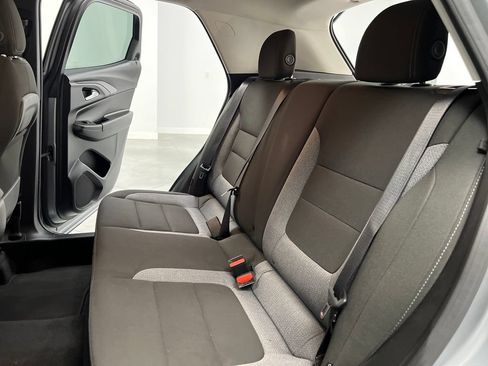 Used 2025 Chevrolet TrailBlazer LT AWD/4WD image 16