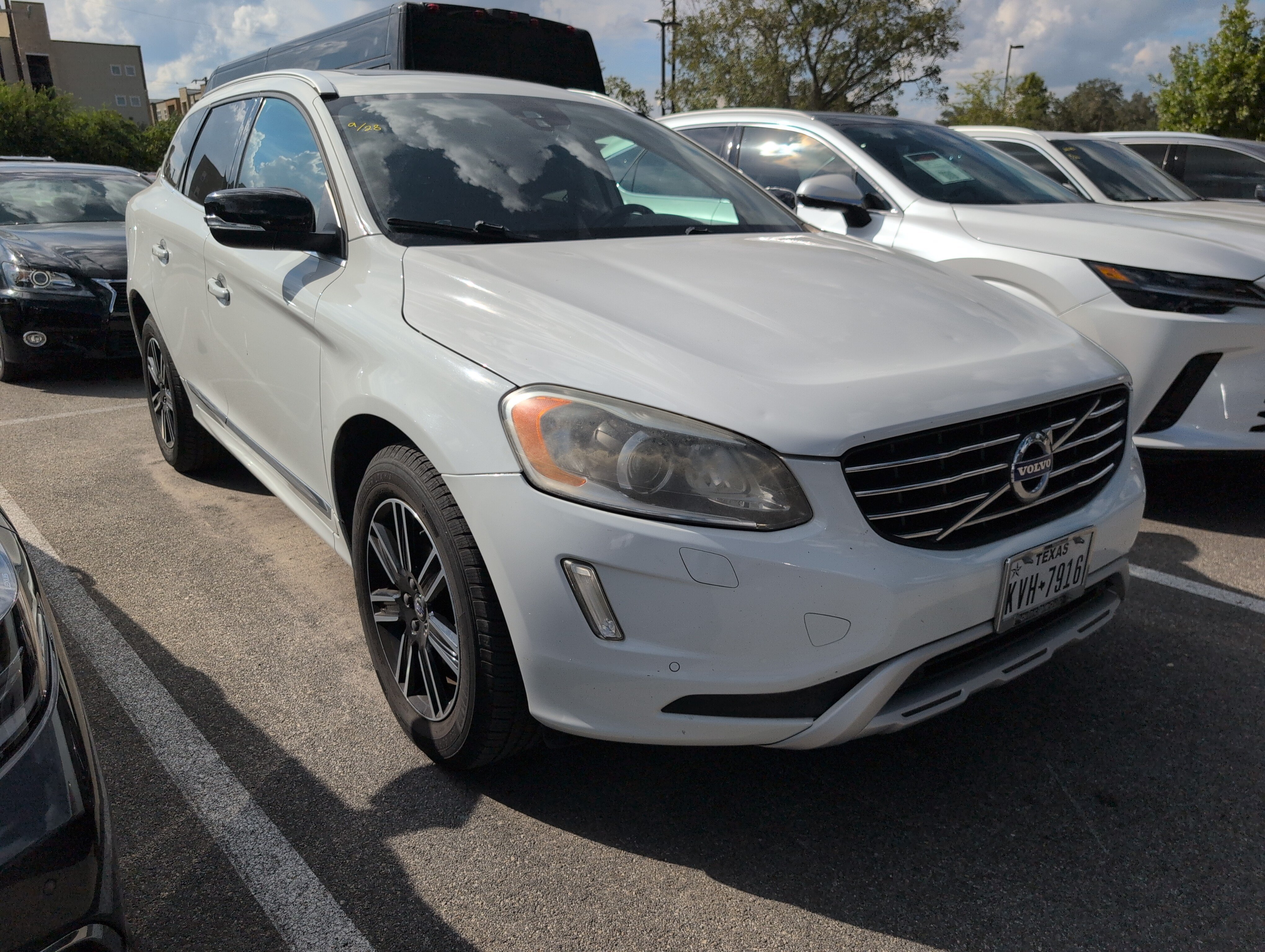 Used 2017 Volvo XC60 T5 Dynamic w/ Preferred Option Package FWD image 2