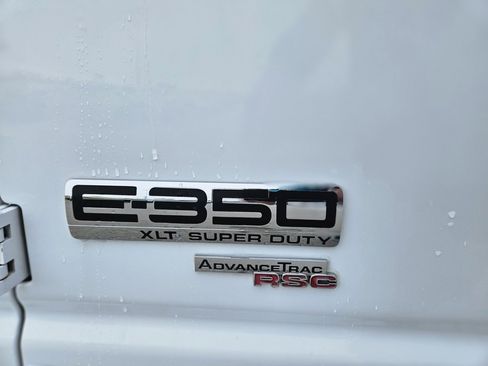 Used 2010 Ford E-350 and Econoline 350 XLT image 7