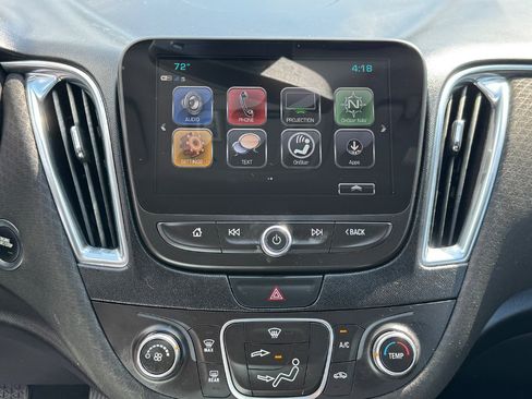 Used 2018 Chevrolet Malibu LT FWD image 25