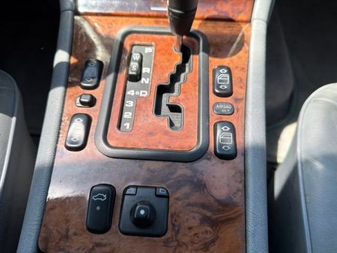 Used 1999 Mercedes-Benz E 320 4MATIC Sedan image 23