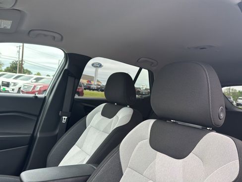 Used 2025 Chevrolet Trax LS w/ LS Convenience Package image 16