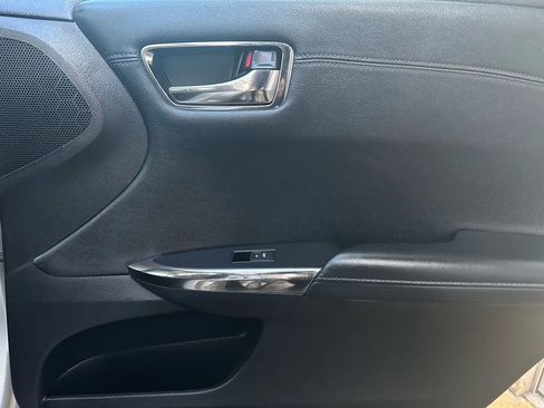 Used 2013 Toyota Avalon Limited image 11